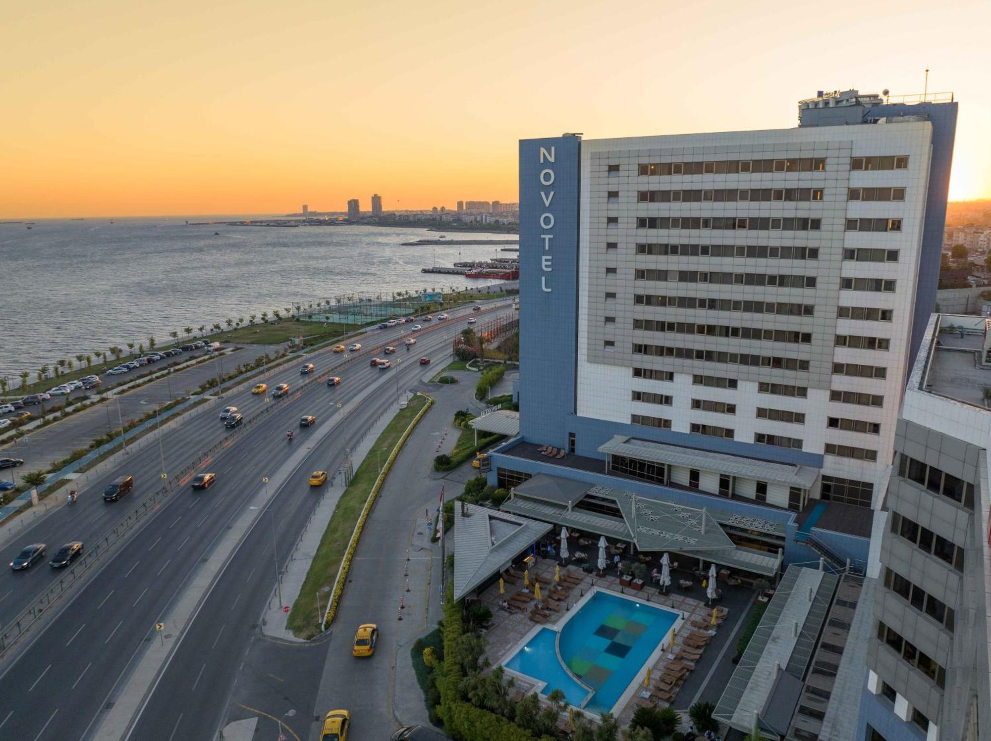 Novotel Istanbul Zeytinburnu Exterior photo